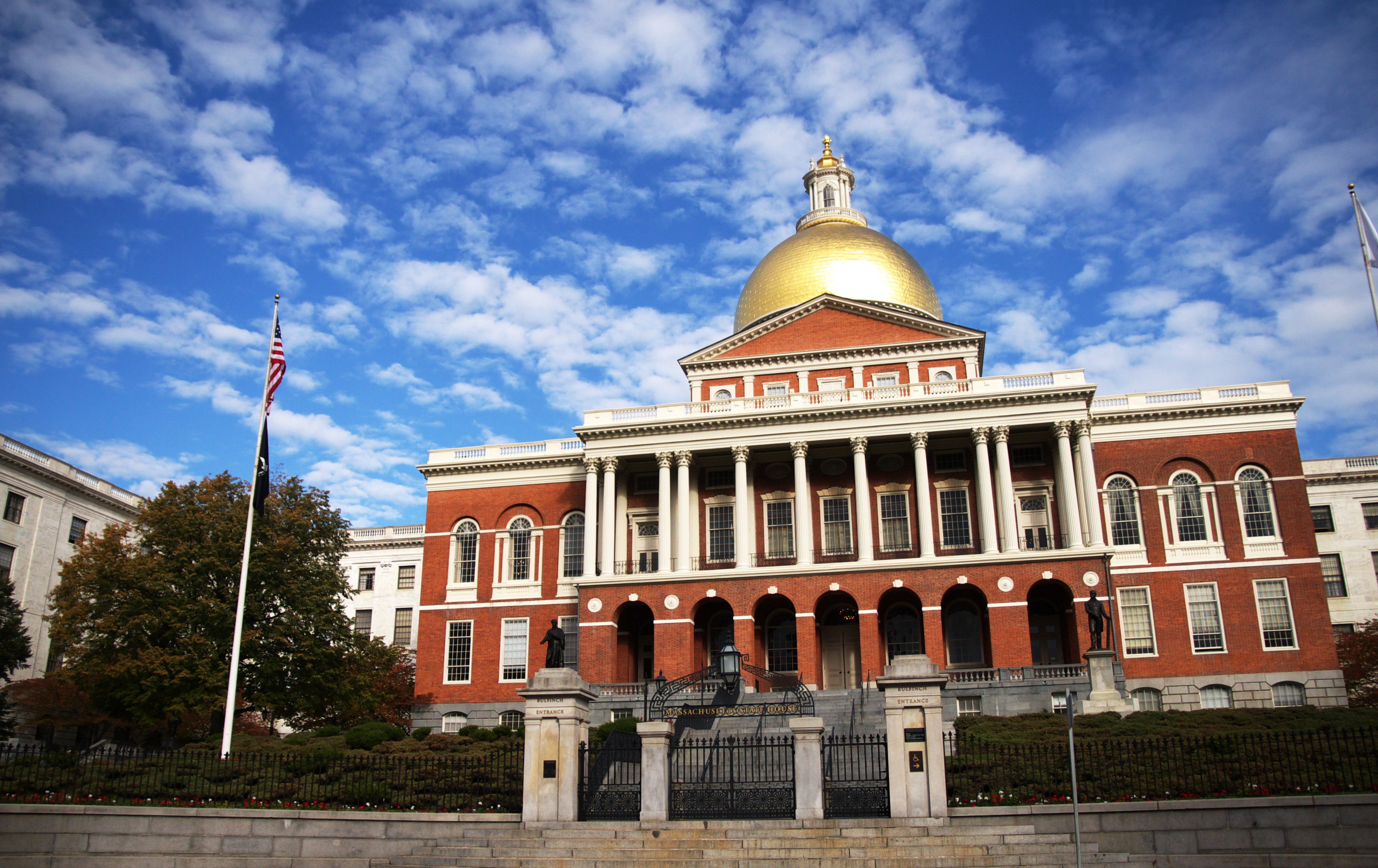 http://commons.wikimedia.org/wiki/File:Massachusetts_Statehouse.jpg