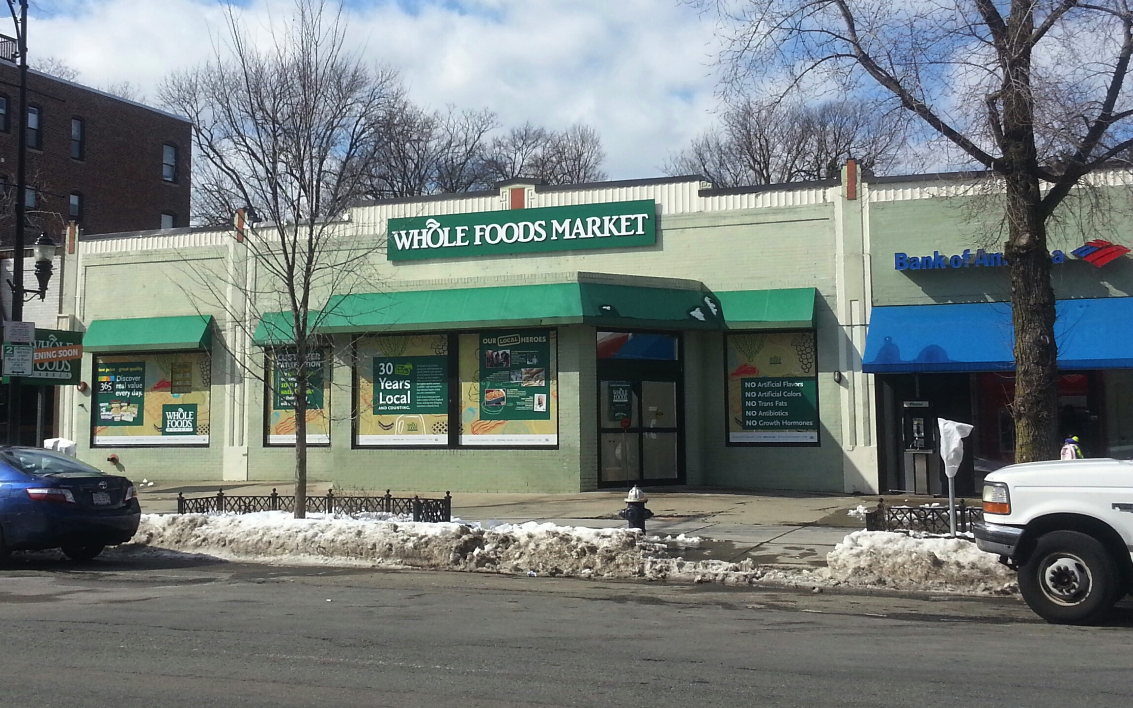 The new Beacon Street location for Whole Foods takes the place of Johnnie's Fresh Market and is expected to attract more customers to the neighborhood's various businesses. (Photo by Angelo Verzoni)